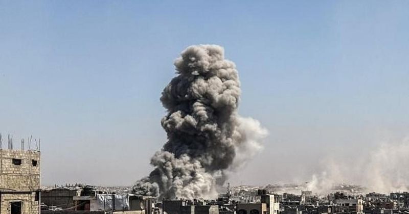 الجيش الإسرائيلي يعلن استهداف مسلحين شمالي وجنوبي قطاع غزة