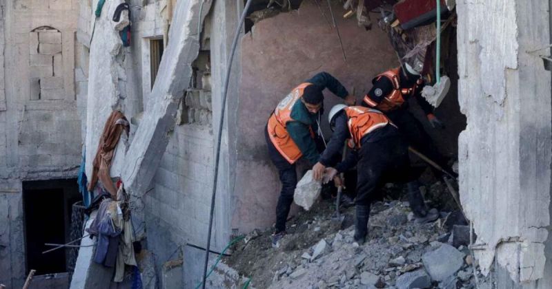 استشهاد أم وأطفالها الـ 4 بقصف إسرائيلي لشقة سكنية جنوب غزة