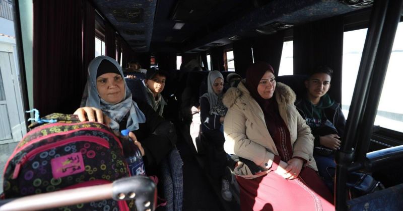 غزة: مغادرة 69 مريضا ومرافقا للعلاج عبر رفح وتعليق الإجلاء غدا