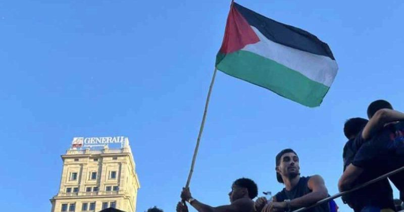 وزير الجيش الإسرائيلي يُهاجم نجم برشلونة لامين يامال
