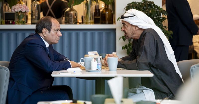 بن زايد والسيسي يبحثان العلاقات والتطورات الإقليمية