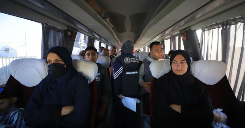 الهلال الأحمر الفلسطيني يشارك في إجلاء 117 شخصا عبر كرم أبو سالم