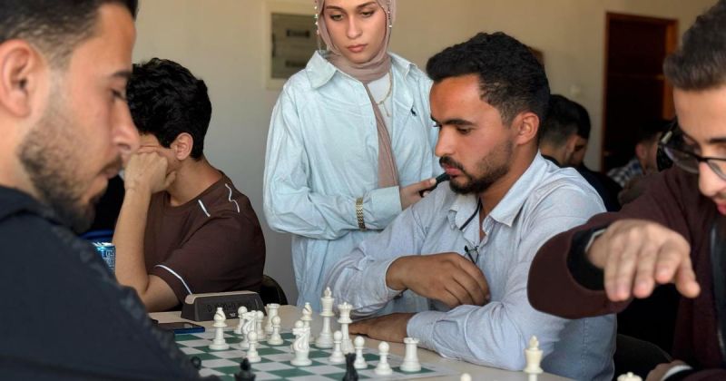 من مراكز الإيواء إلى البطولات العالمية.. حلم الشطرنج يولد في غزة