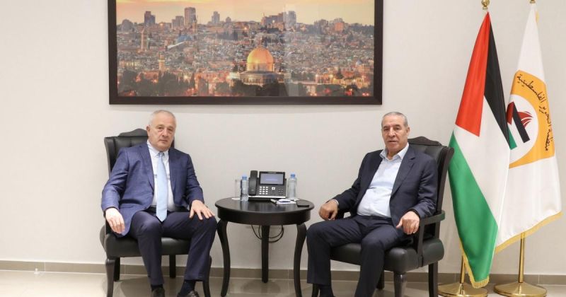 حسين الشيخ يبحث مع السفير الروسي مستجدات القضية الفلسطينية