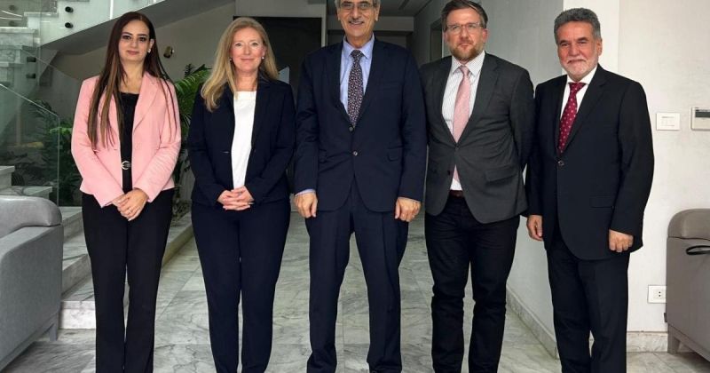 شعث يبحث مع وفد دبلوماسي بريطاني سبل تعزيز الاستجابة الإنسانية في غزة