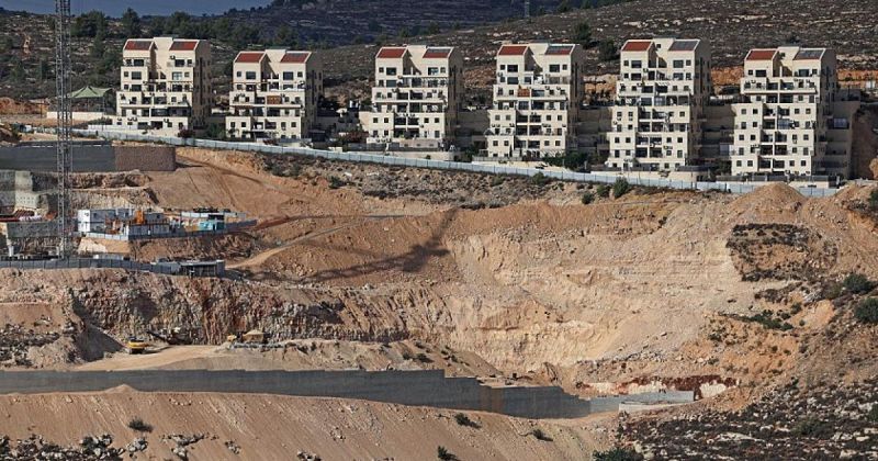 إسرائيل تصادق على ميزانية لشق طرق إلى مستوطنات جديدة بالضفة