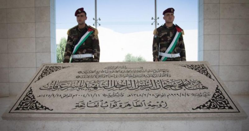 لمناسبة عيد الأضحى: وفود قيادية وفصائلية تضع أكاليل زهور على ضريح الشهيد ياسر عرفات