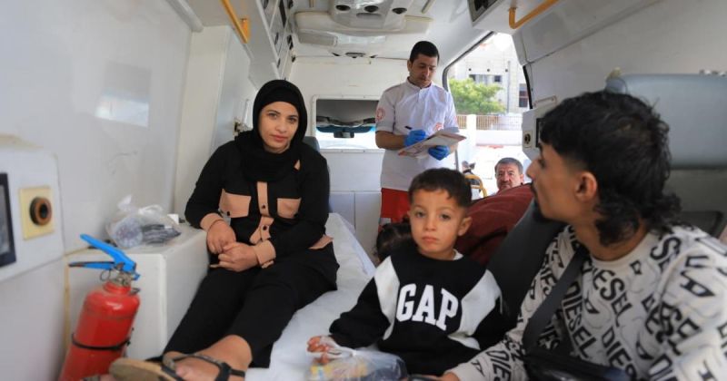 إجلاء 107 مرضى ومرافقين من غزة عبر معبر رفح للعلاج بالخارج