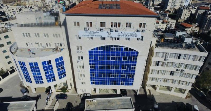 المالية: 1400 موظف سجلوا في تطبيق "يبوس" خلال المرحلة التجريبية