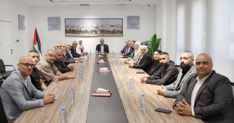 تفاصيل اجتماع حسين الشيخ يبحث مع رؤساء المجالس البلدية في الخليل
