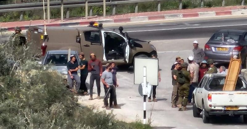 مستوطنون يحطمون مركبتين خلال هجوم على قرية برقا شرق رام الله