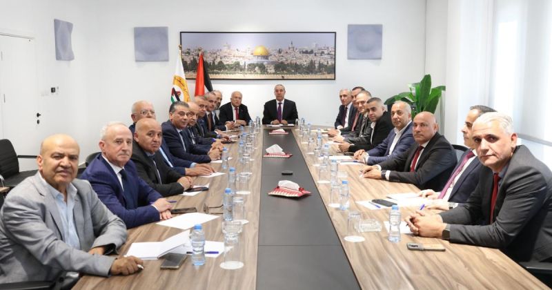 "الشيخ" يبحث مع الغرف التجارية تداعيات الأزمة الاقتصادية وسبل تخفيفها