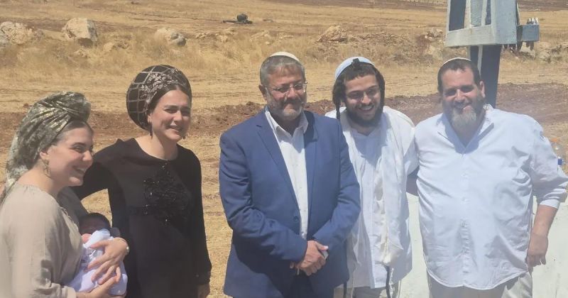 بن غفير يقتحم رفقة مستوطنين قرية المغير شمال شرق رام الله