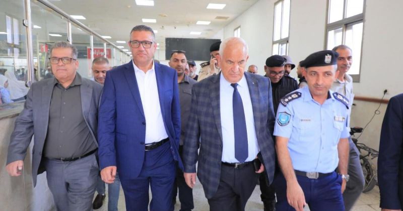 وزير الداخلية يتفقد معبر الكرامة