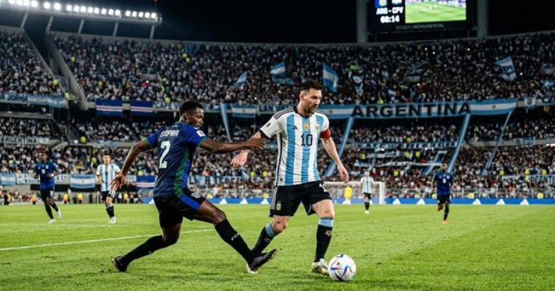 الأرجنتين تهزم الرأس الأخضر بصعوبة وتواجه مصر في دور 16 بكأس العالم