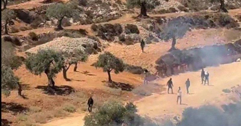 هجوم للمستوطنين على قرية قصرة جنوب نابلس واندلاع مواجهات