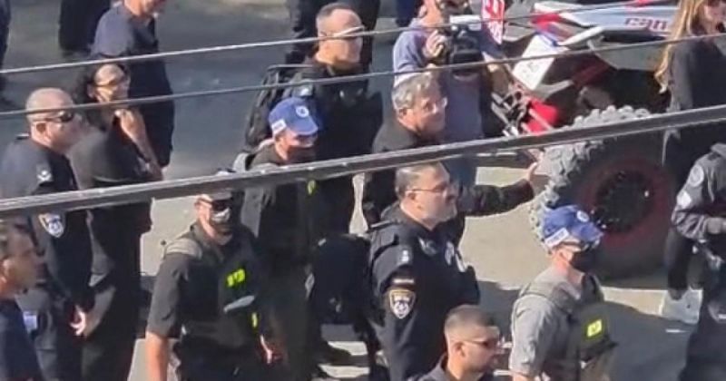 بن غفير يقتحم الجواريش ويشرف على هدم نحو 10 حظائر