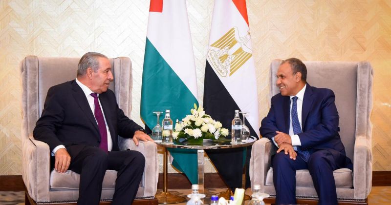 حسين الشيخ ووزير خارجية مصر يبحثان تطورات غزة والضفة وجهود تحقيق المصالحة