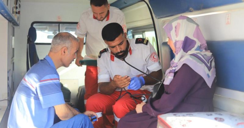 إجلاء 25 مريضًا و32 مرافقًا للعلاج خارج غزة عبر معبر رفح بواقع 57 شخصًا