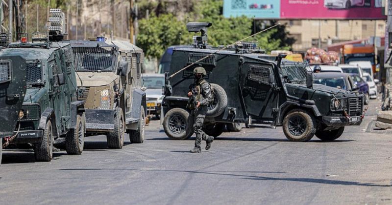 الاحتلال يوسع حملات الدهم والاعتقال في قلنديا وكفر عقب