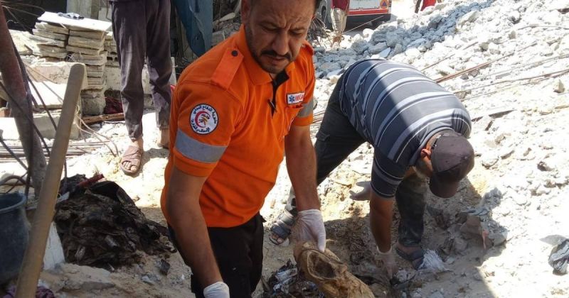 غزة: انتشال رفات شهيد مجهول الهوية من منطقة بلوك (ج) في خانيونس