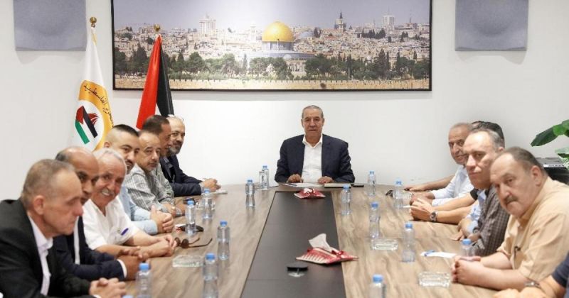 حسين الشيخ يشدد على تعزيز صمود مخيمات الضفة وحماية حقوق اللاجئين