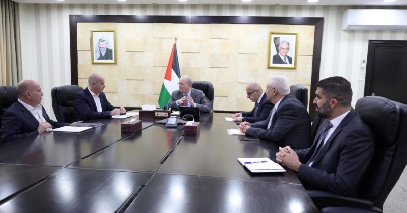 مصطفى يبحث دعم القطاع الصحي وتعزيز توريد الأدوية في ظل الأزمة المالية