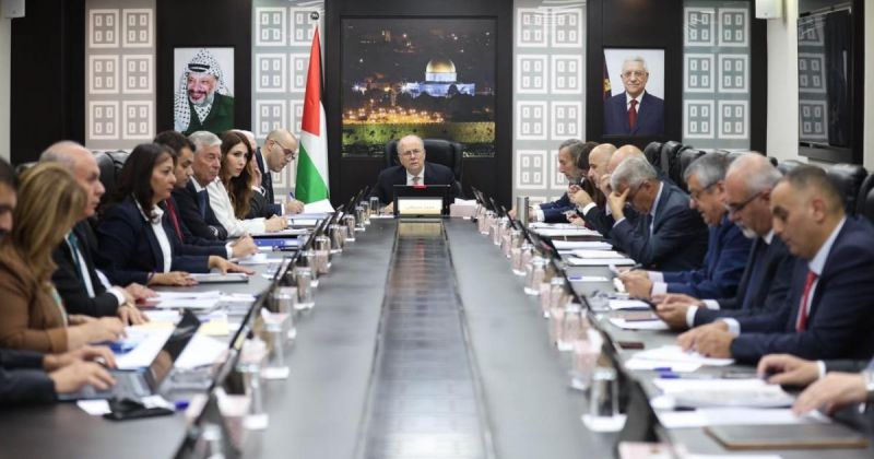 الحكومة: جهود متواصلة لتأمين صرف دفعة من رواتب الموظفين الأسبوع القادم