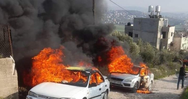 مستوطنون يحرقون 4 مركبات في عقربا جنوب نابلس