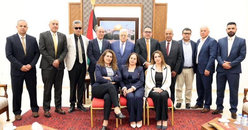 الرئيس عباس يستقبل وفد الهيئة المستقلة لحقوق الإنسان