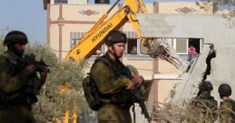الاحتلال يهدم منزلا من طابقين في نابلس