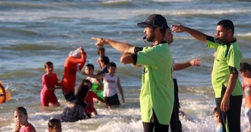 سلطة المياه تحذر: شواطئ غزة تحولت إلى بؤرة للتلوث والأمراض