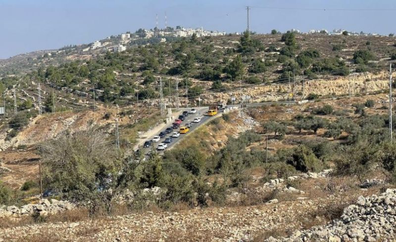 الاحتلال ينصب حاجزا ويحرر مخالفات في الطور شرق القدس