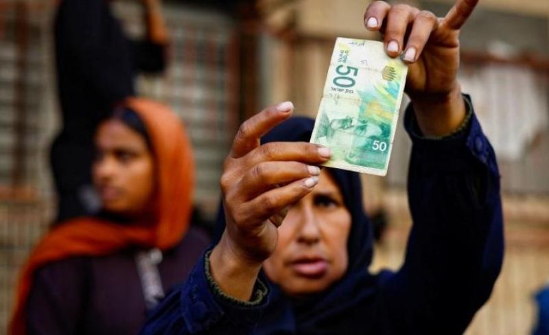 أبو قمر: غزة تواجه "رقمنة قسرية" في ظل شلل النظام النقدي وتعمق فجوة السيولة
