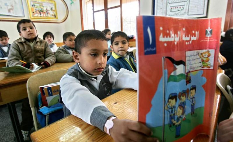 البرلمان الأوروبي يُجمد تمويل التعليم ويشترط "تجريد" المناهج الفلسطينية من وطنيتها