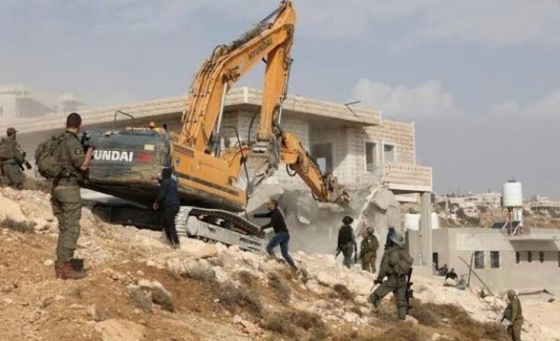 الاحتلال يخطر بهدم عشرات المنشآت التجارية والسكنية شمال القدس المحتلة