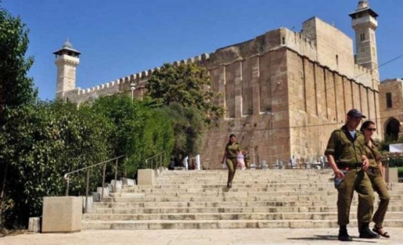 الاحتلال يغلق الحرم الإبراهيمي الشريف في الخليل
