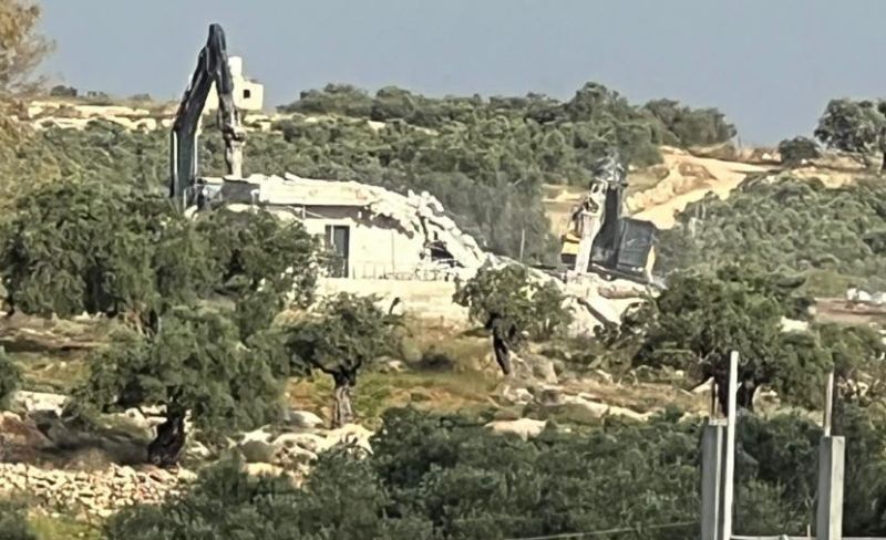 الاحتلال يهدم منزلا في شقبا غرب رام الله
