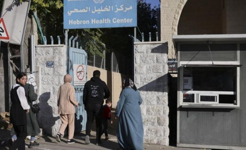 مرضى غزة العالقون في الضفة الغربية.. مآسٍ في انتظار الفرج