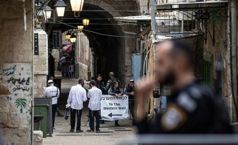 مستوطن يبصق على كنيسة أرمنية في القدس المحتلة وبن غفير يعلق