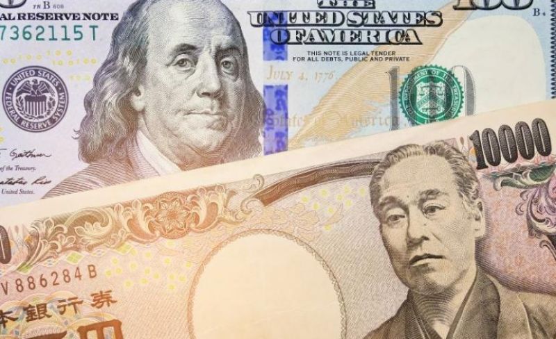 الدولار يسجل مكاسب قوية والين يهبط لأدنى مستوى في 40 عاماً