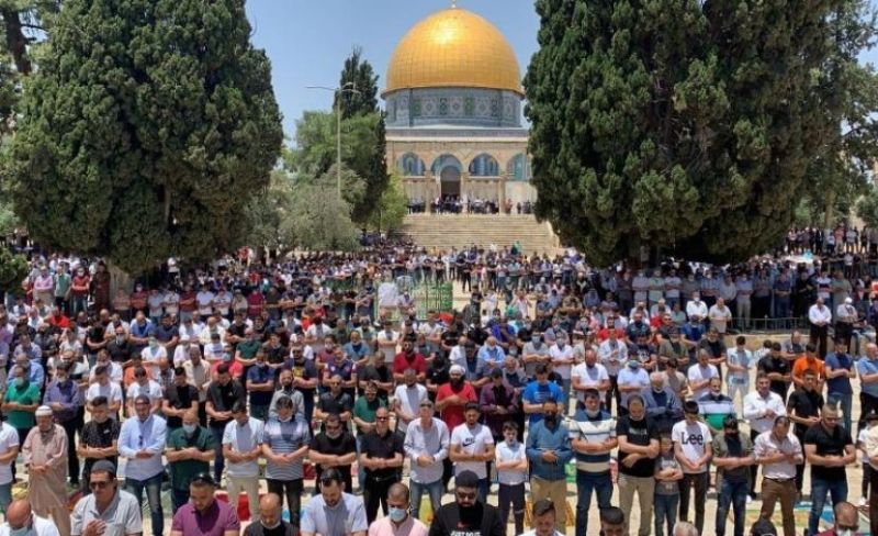 70 ألفا يؤدون صلاة الجمعة في المسجد الأقصى