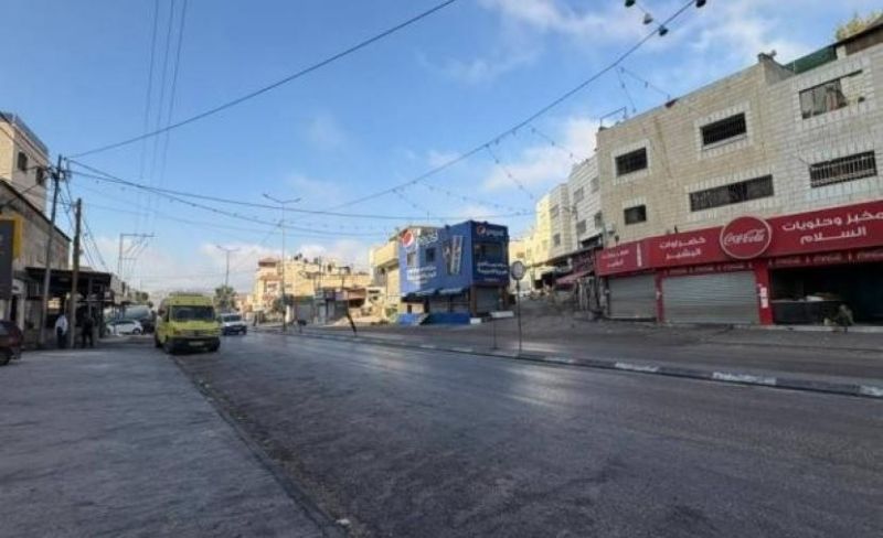 الاحتلال يغلق المحال التجارية في حوارة جنوب نابلس