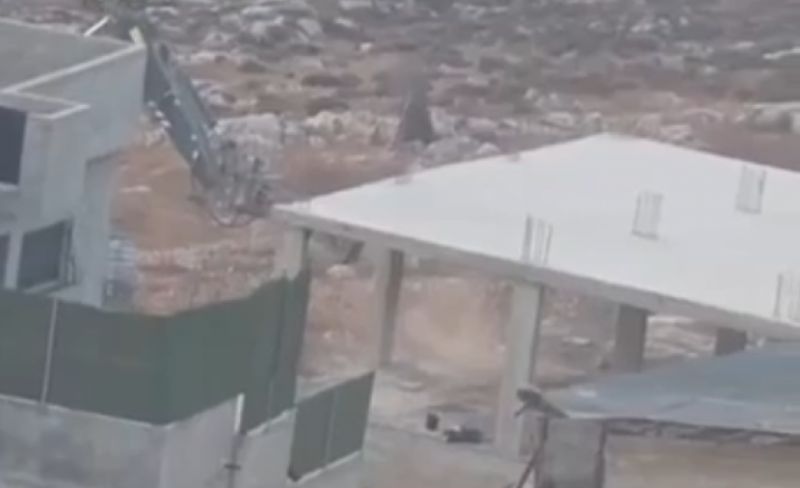 الاحتلال ينفذ عمليات هدم في محيط مخيم قلنديا شمال القدس