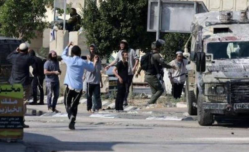 إصابة مواطن إثر انقلاب مركبته خلال هجوم للمستوطنين جنوب نابلس
