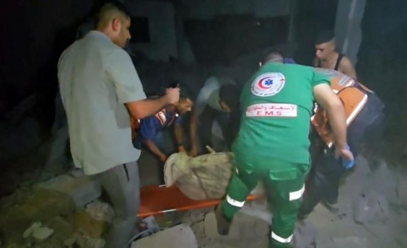 استشهاد زوجين وطفل وإصابة آخرين برصاص وقصف الاحتلال قطاع غزة