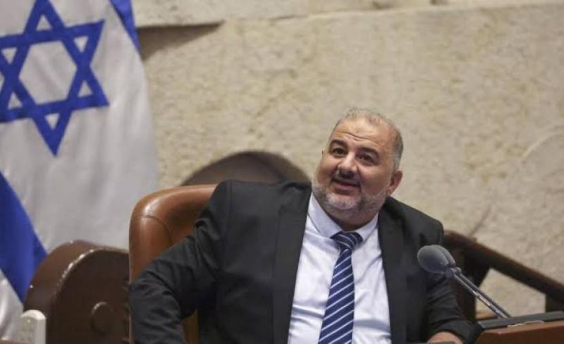 عباس: شروط "آيزنكوت" لتشكيل الحكومة قابلة للتخطّي وفرص "الأقلية" لا تزال قائمة