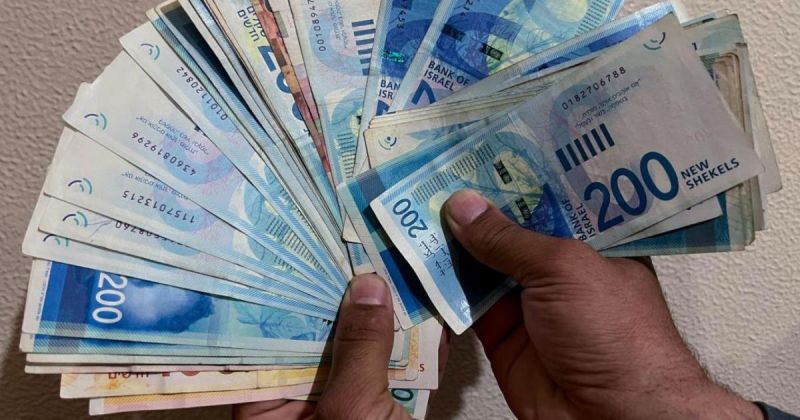 خفض فائدة بنك إسرائيل إلى 3.5% يختبر الدورة الاقتصادية الفلسطينية: تمويل أرخص نظريًا والمقاصة وفائض الشيكل يكبحان الأثر