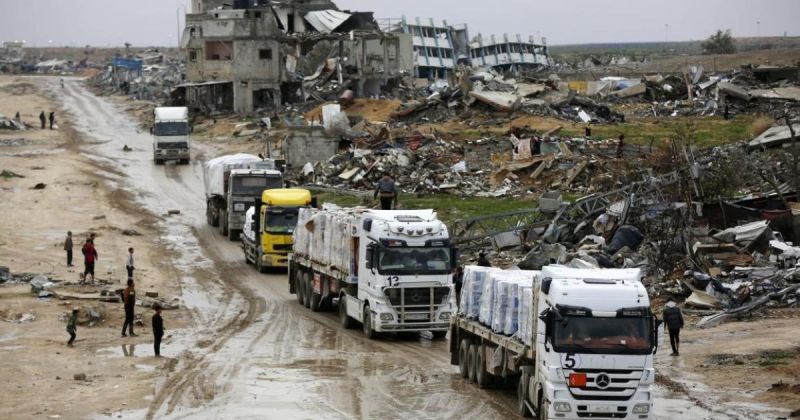 من يتحمل مسؤولية تعطيل بضائع غزة؟ اتهامات متبادلة وتحذيرات من تفاقم الجوع