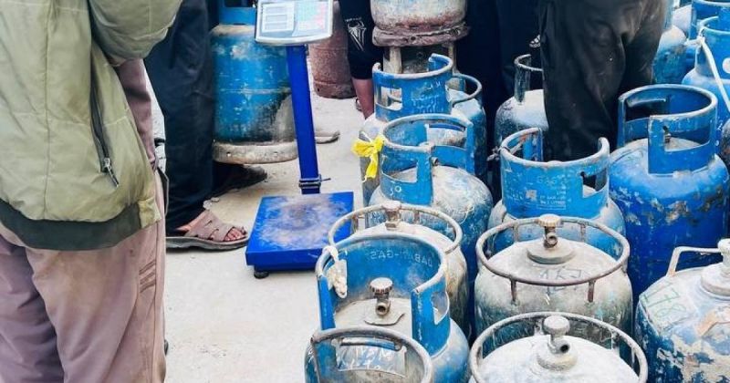 هيئة البترول في غزة تعدّل معايير توزيع غاز الطهي وتوقف استفادة نحو 8 آلاف طلب لفئة المطلقين دون أبناء